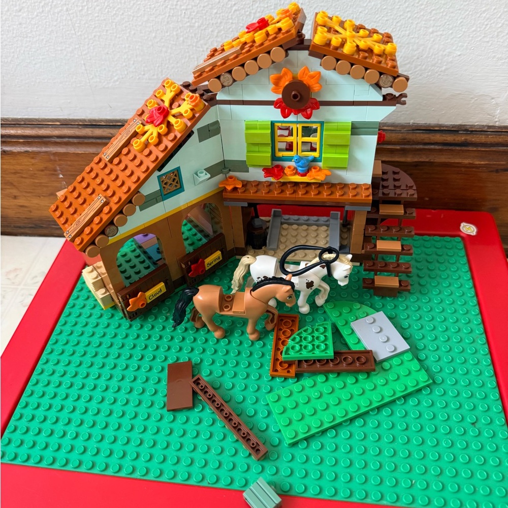 LEGO Friends Autumn’s Horse Stable 41745 Building Toy 90% complete - Picture 1 of 8